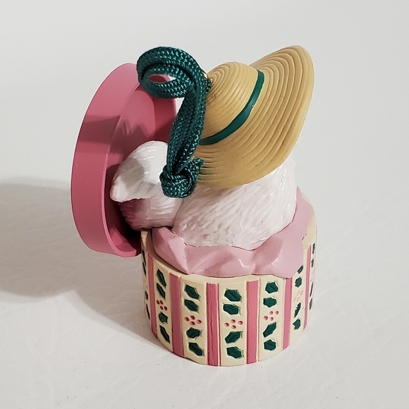 Avon Dress Up Christmas Ornament Hat Box White Cat Hat - Picture 4 of 6